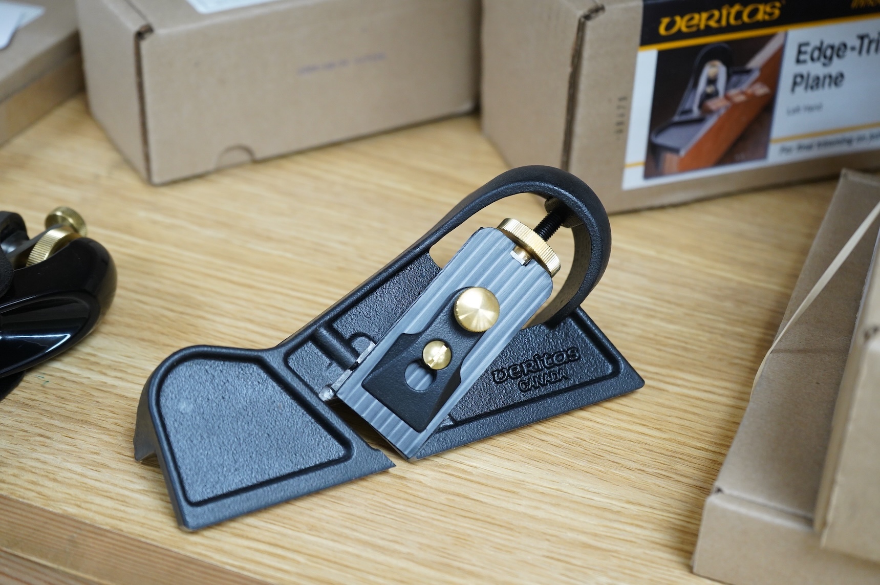 Two boxed Veritas woodworking planes; an apron plane (05P27.02), together with an edge trimming plane (left-hand), (2)